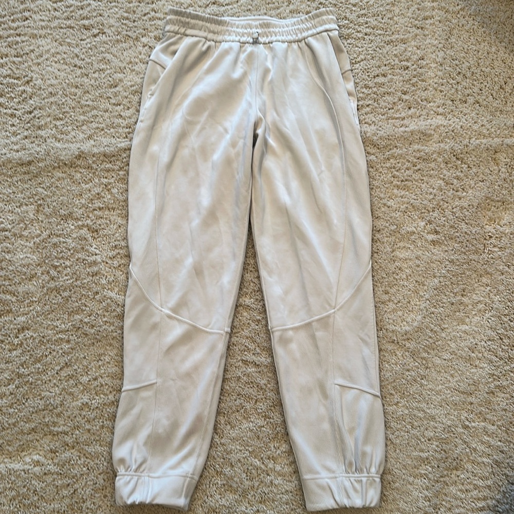 Lululemon ivory softstreme joggers size 6